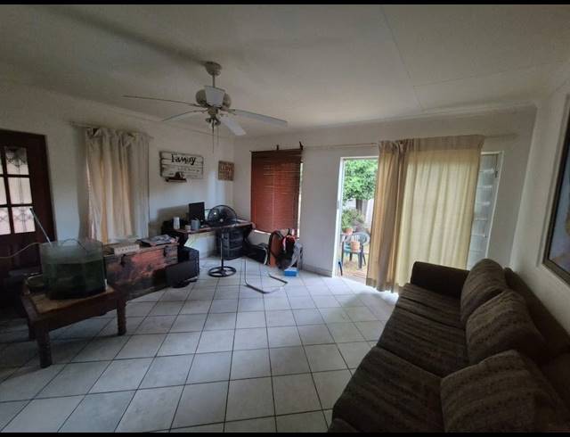 2 BEDROOM TOWNHOUSE FOR SALE IN VANDERBIJLPARK SE 3